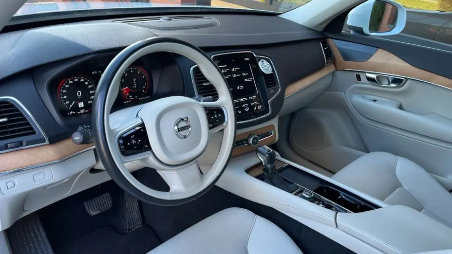 VOLVO XC90 -