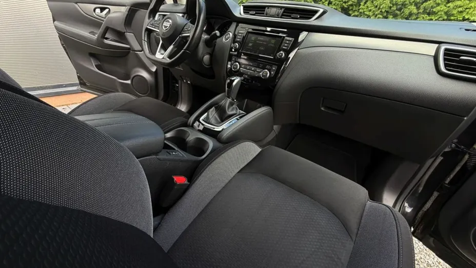 NISSAN Qashqai -