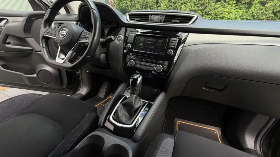 NISSAN Qashqai -