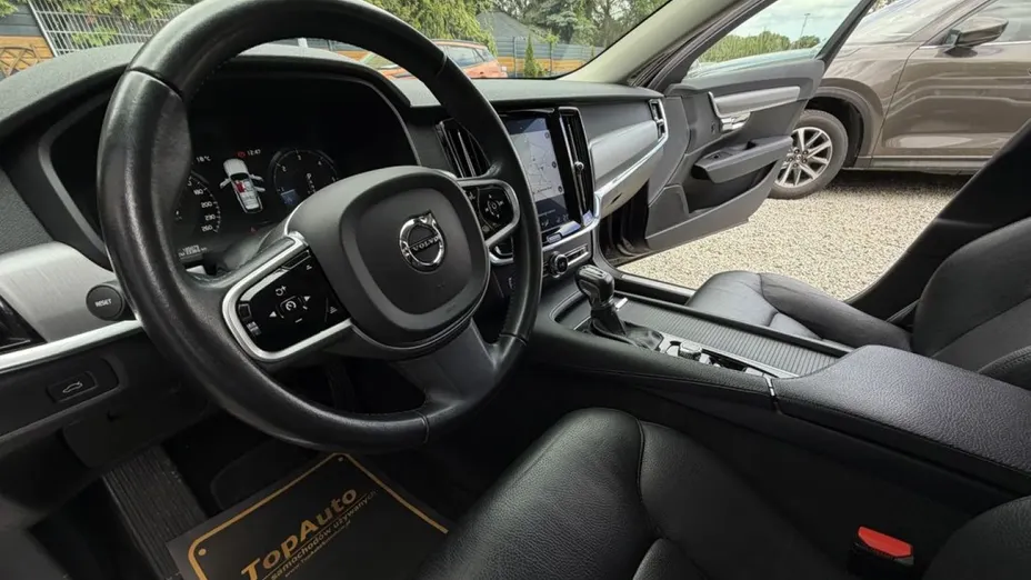 VOLVO V90 -