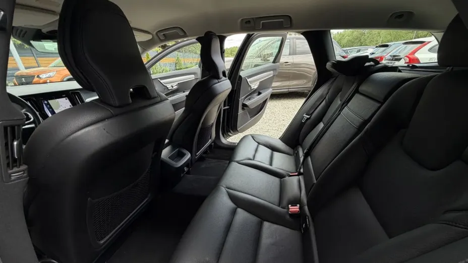 VOLVO V90 -