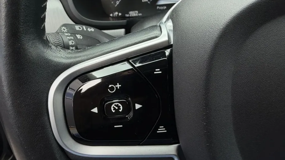 VOLVO V90 -