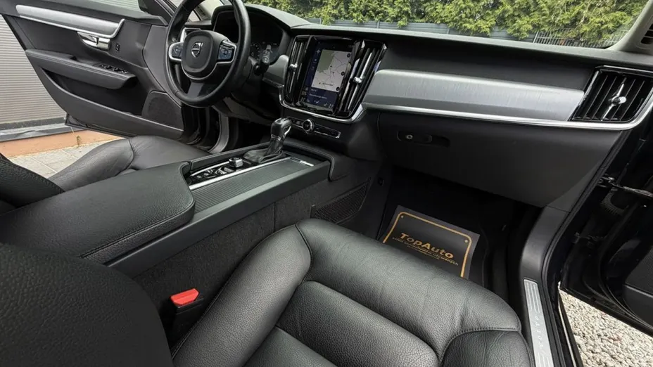 VOLVO V90 -