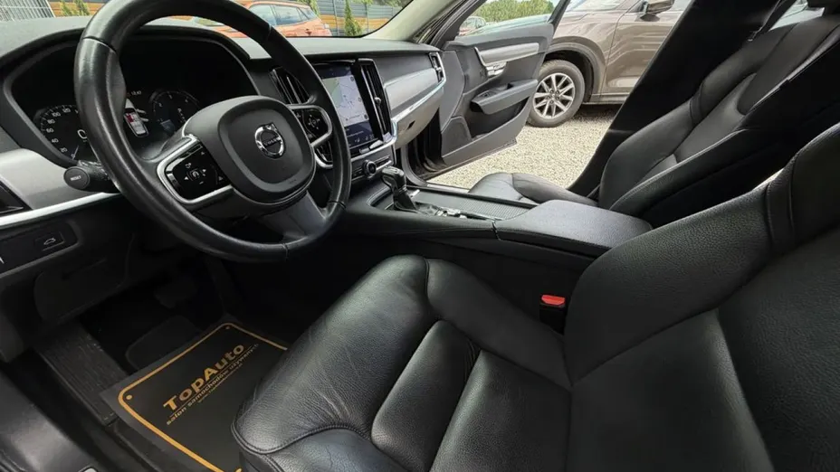 VOLVO V90 -