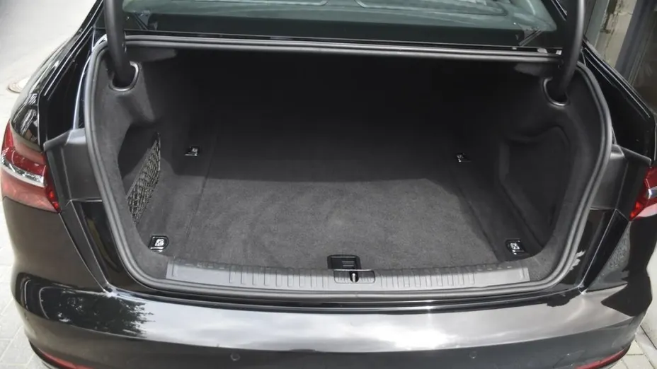 AUDI A6 -