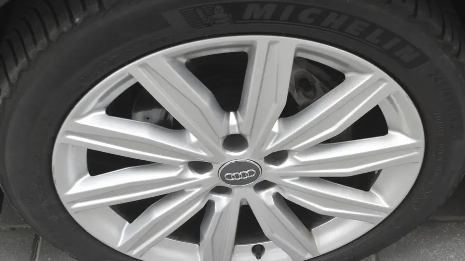 AUDI A6 -