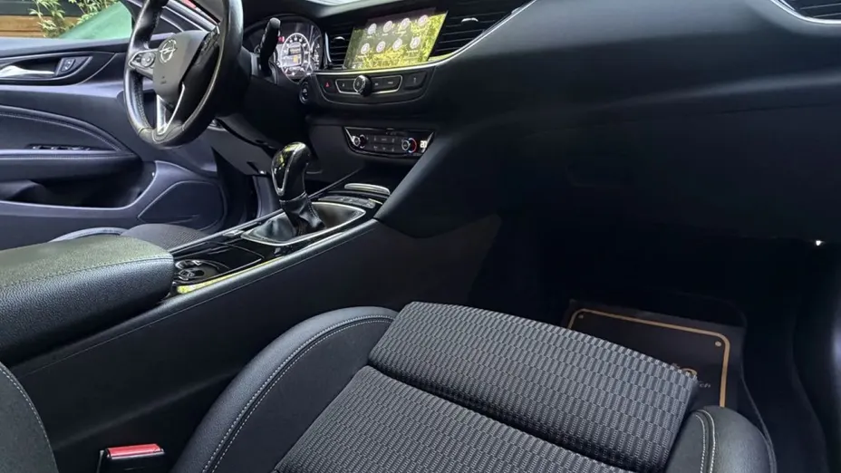 OPEL Insignia -