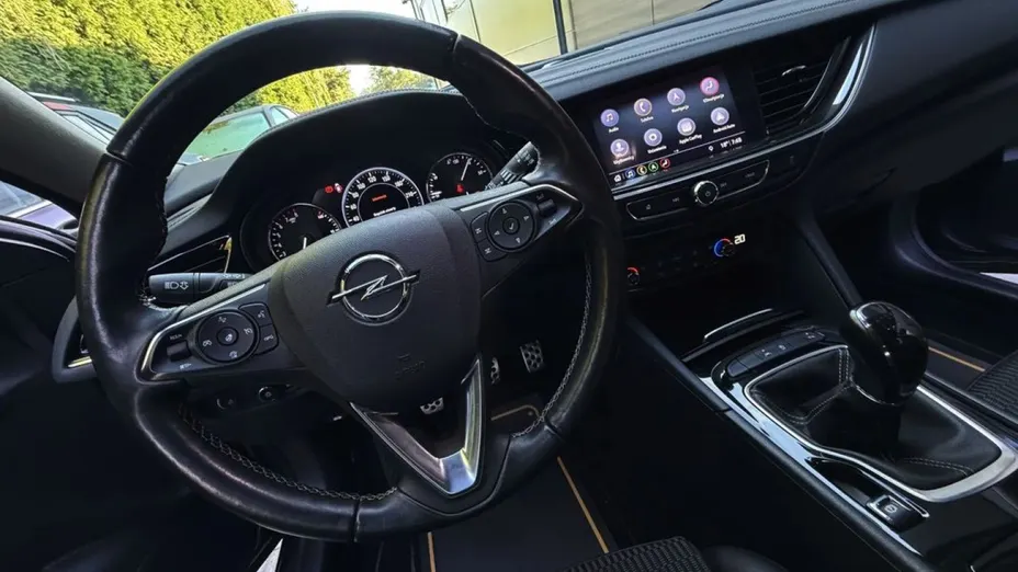 OPEL Insignia -