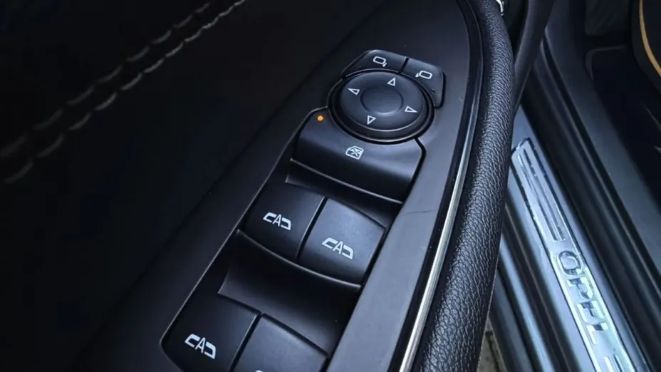 OPEL Insignia -