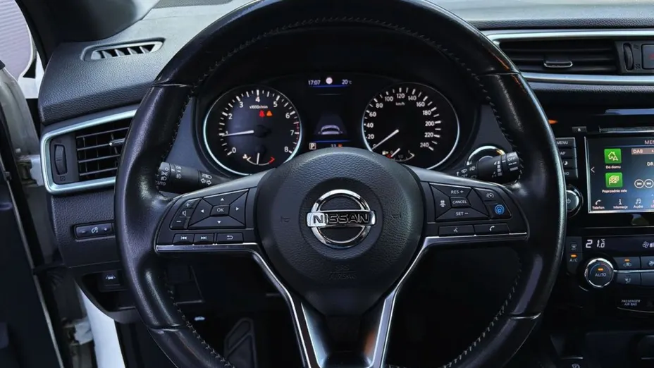 NISSAN Qashqai -