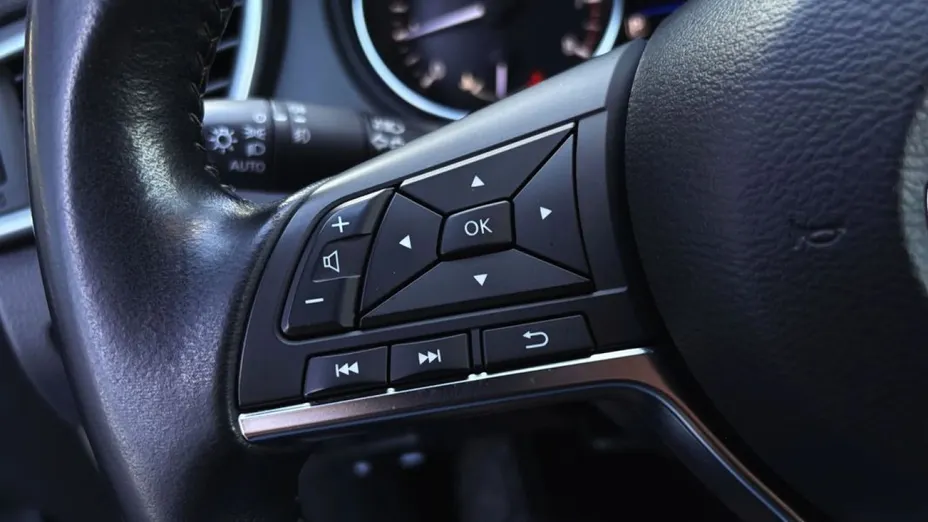 NISSAN Qashqai -