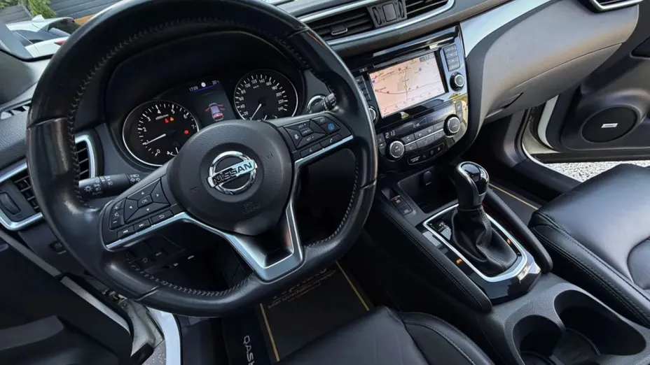 NISSAN Qashqai -