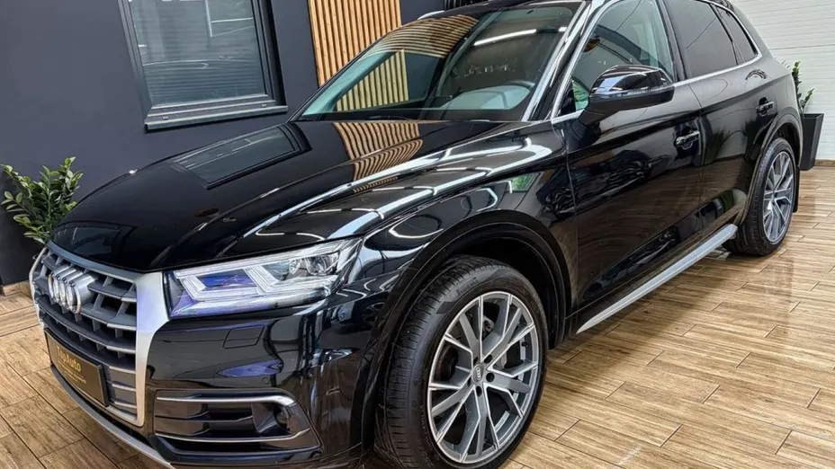 AUDI Q5 -