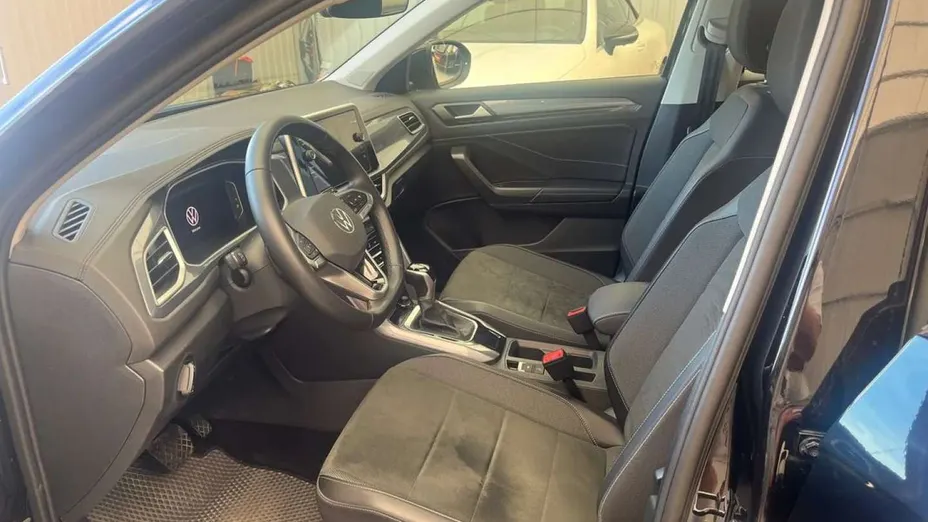 VOLKSWAGEN T-ROC -
