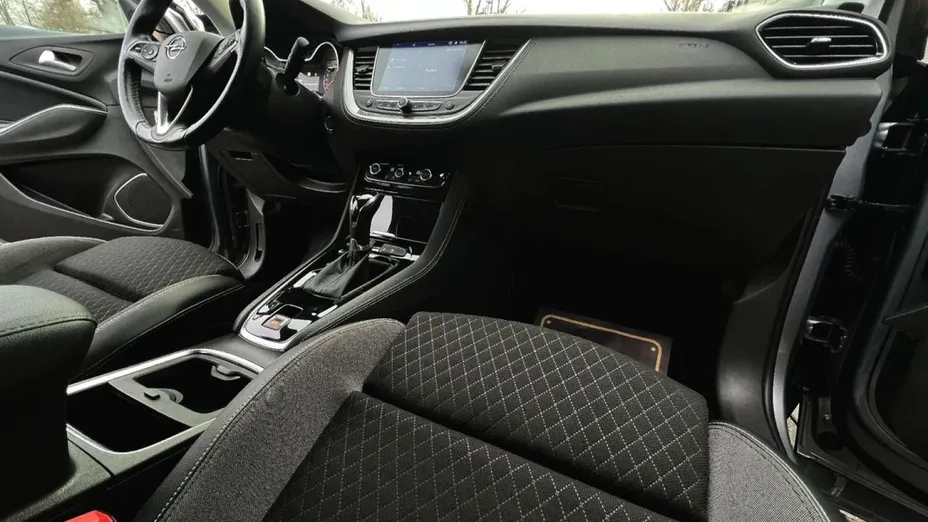 OPEL Grandland X -