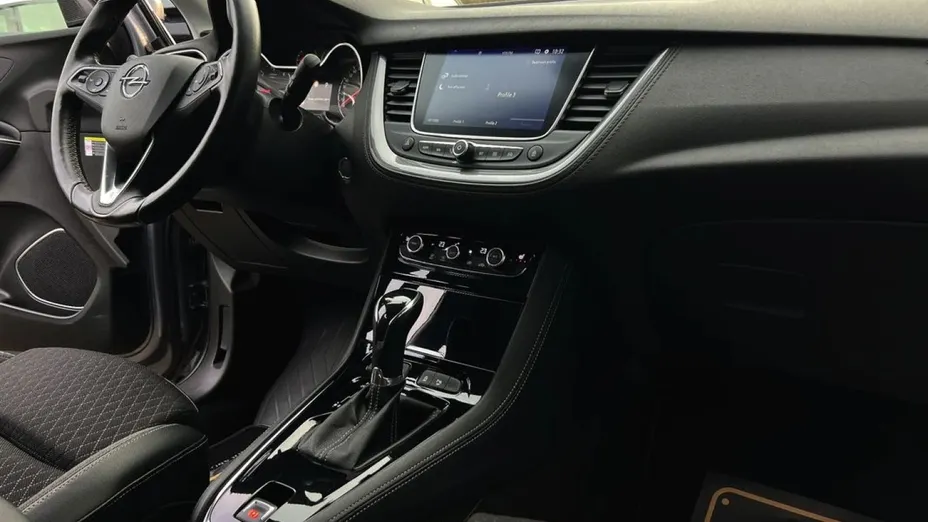 OPEL Grandland X -
