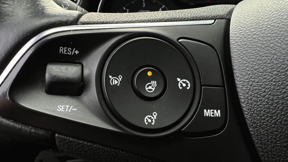 OPEL Grandland X -