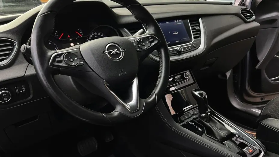 OPEL Grandland X -