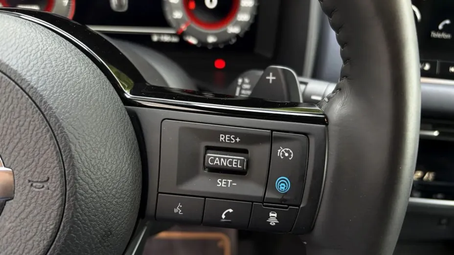 NISSAN Qashqai -