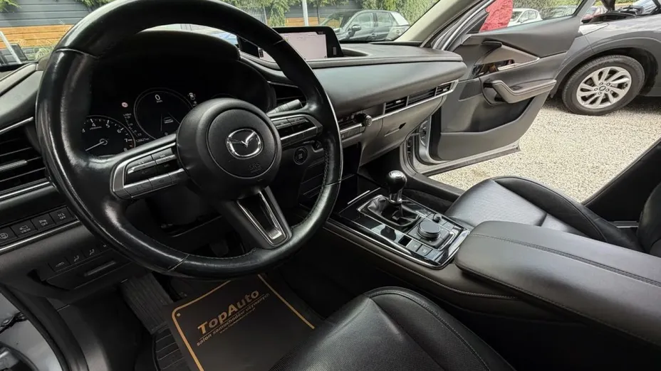 MAZDA CX-30 -