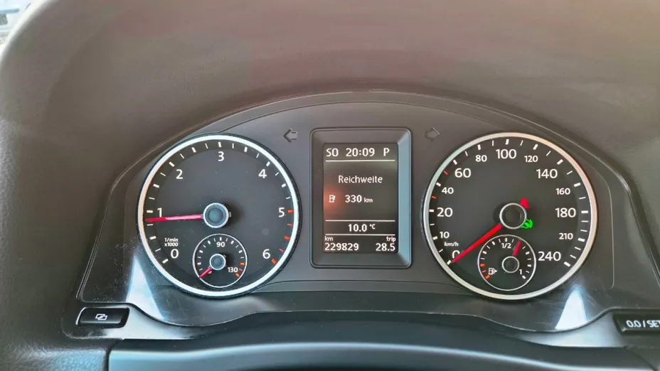 VOLKSWAGEN Tiguan -