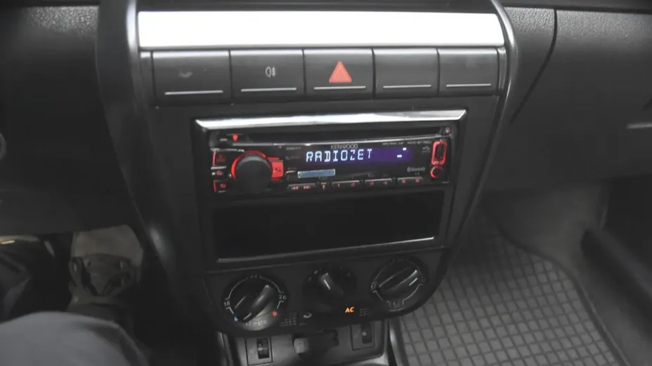 VOLKSWAGEN Fox -