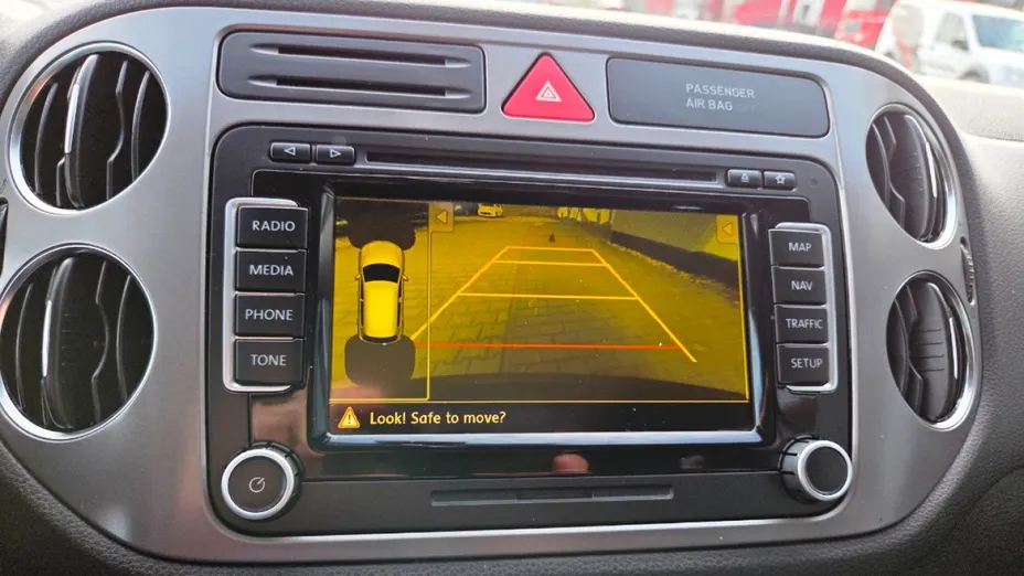 VOLKSWAGEN Tiguan -