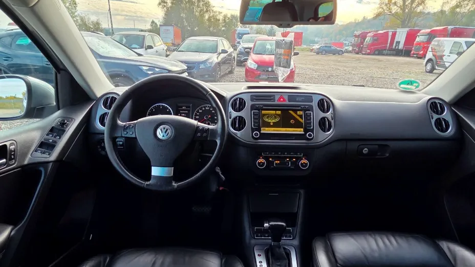 VOLKSWAGEN Tiguan -