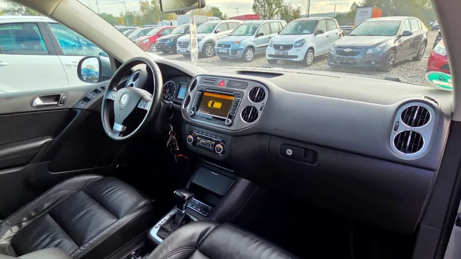 VOLKSWAGEN Tiguan -