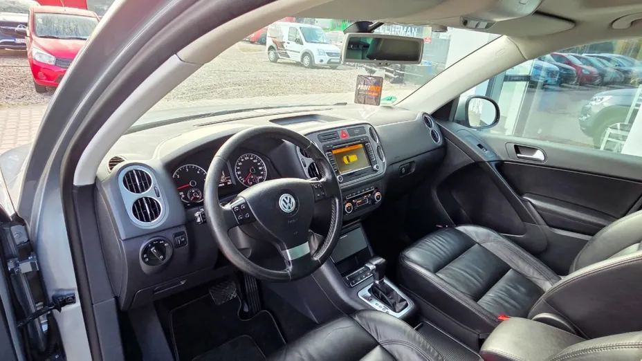 VOLKSWAGEN Tiguan -