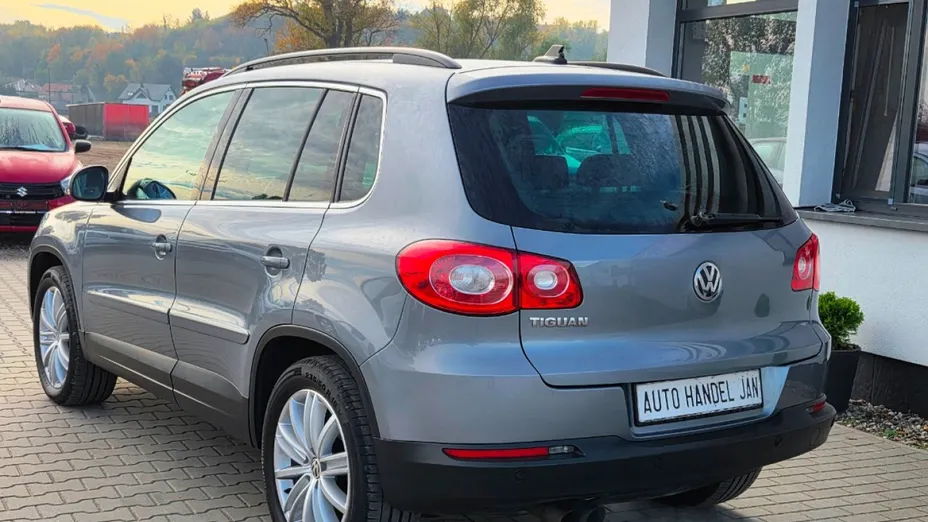 VOLKSWAGEN Tiguan -