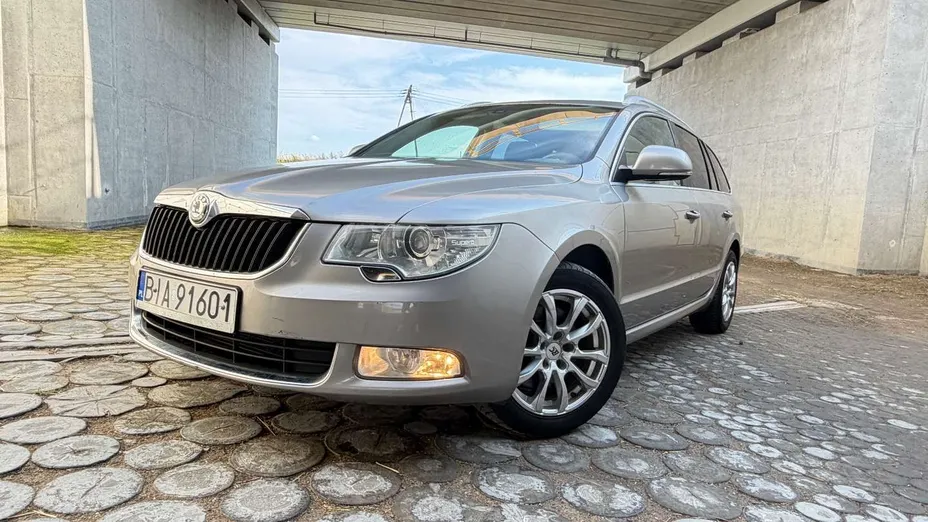 SKODA Superb -