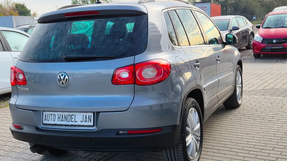 VOLKSWAGEN Tiguan -