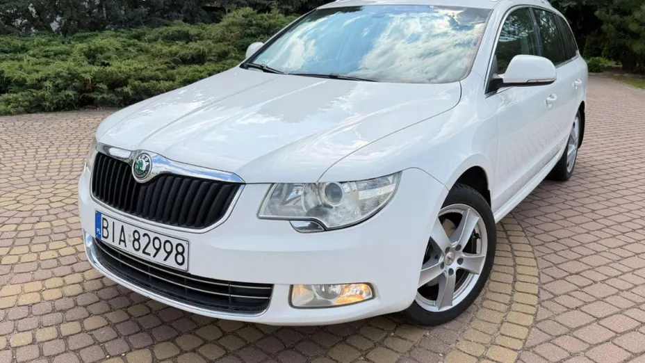 SKODA Superb -