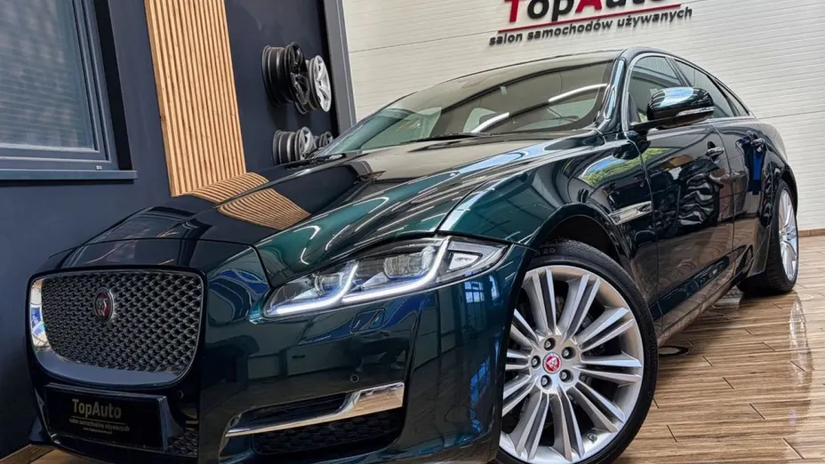 JAGUAR XJ -