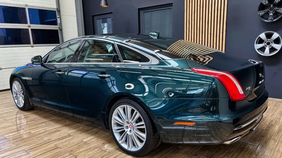 JAGUAR XJ -