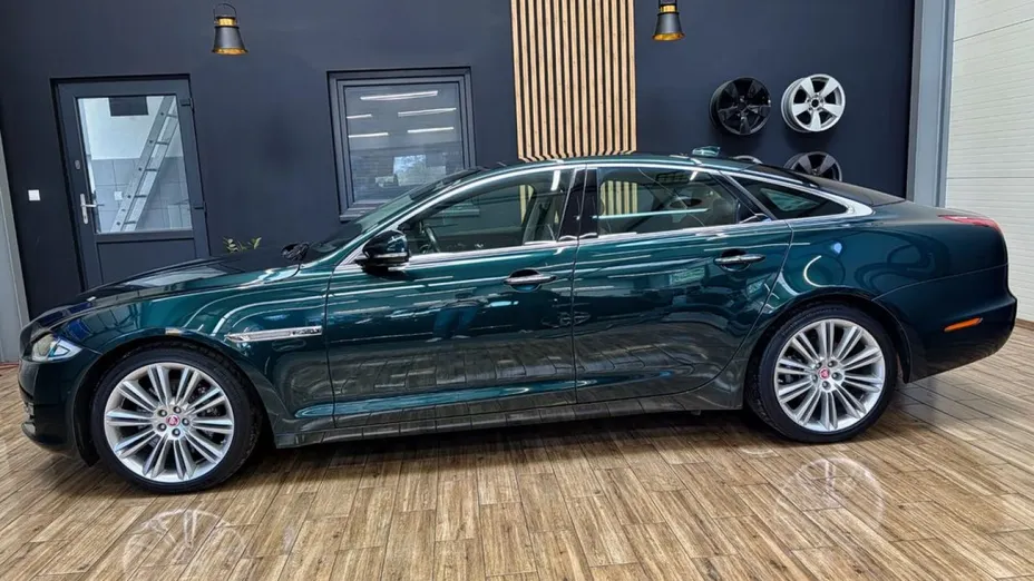 JAGUAR XJ -