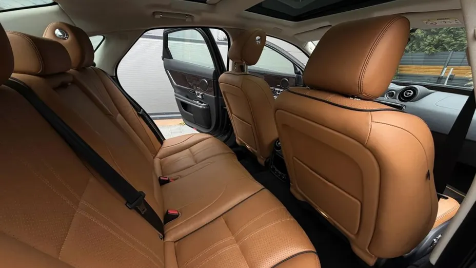 JAGUAR XJ -