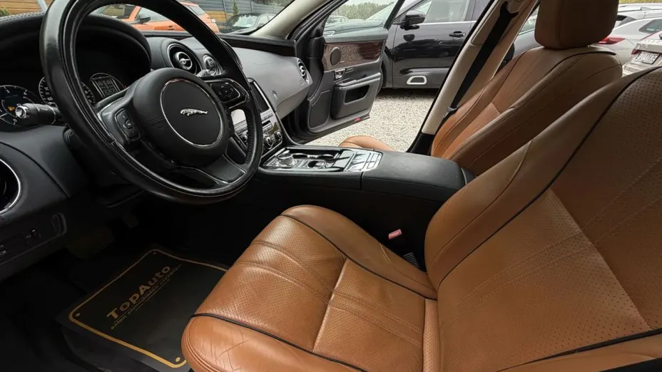 JAGUAR XJ -