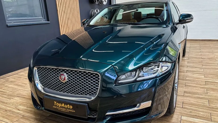 JAGUAR XJ -