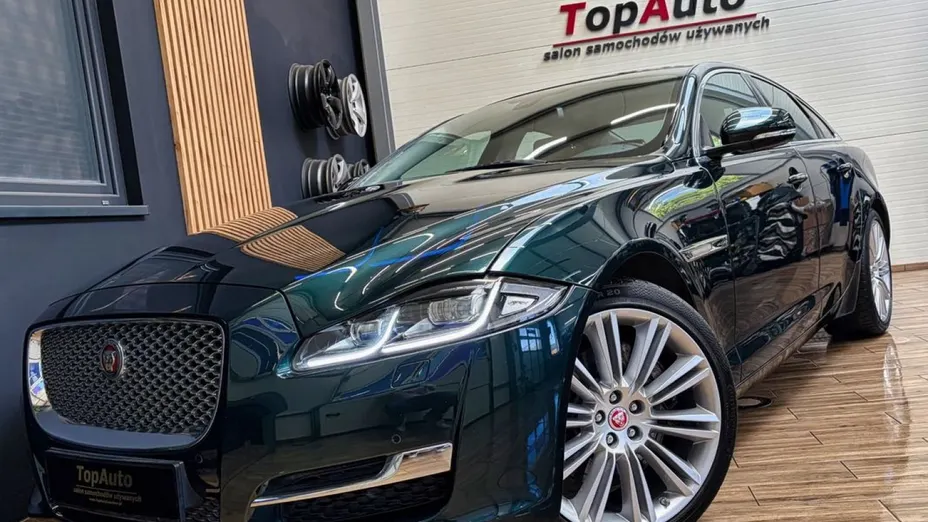 JAGUAR XJ -