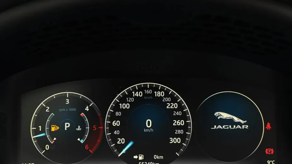 JAGUAR XJ -