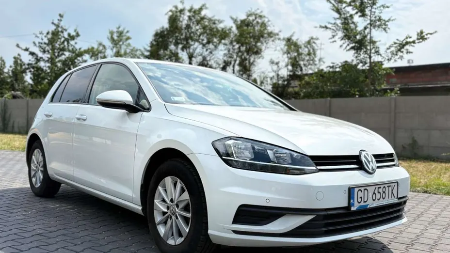 VOLKSWAGEN Golf -
