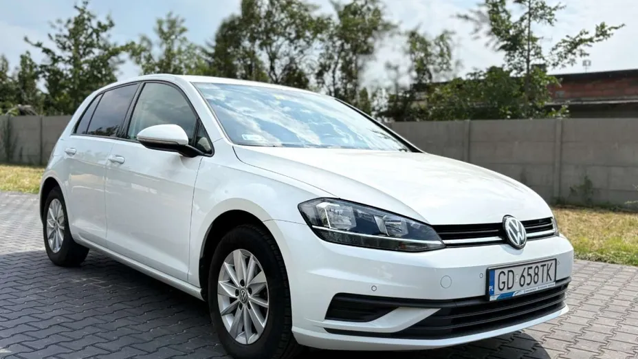 VOLKSWAGEN Golf -
