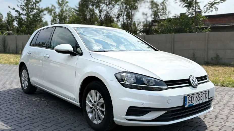 VOLKSWAGEN Golf -