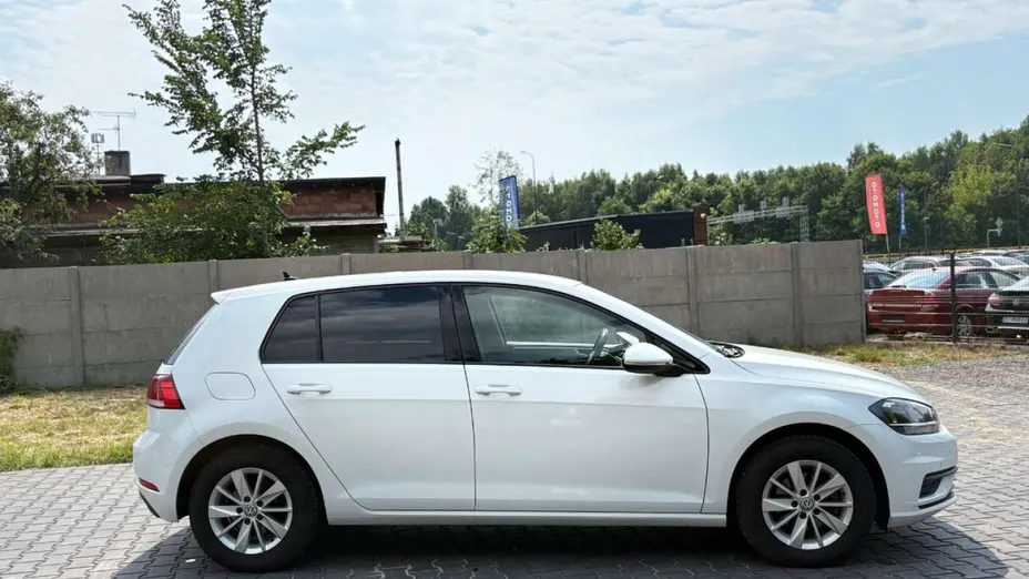 VOLKSWAGEN Golf -