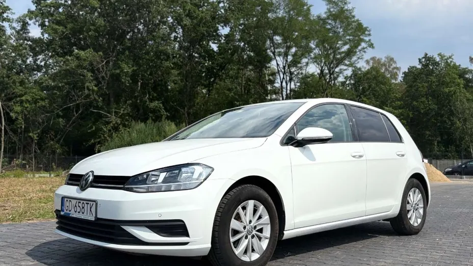 VOLKSWAGEN Golf -