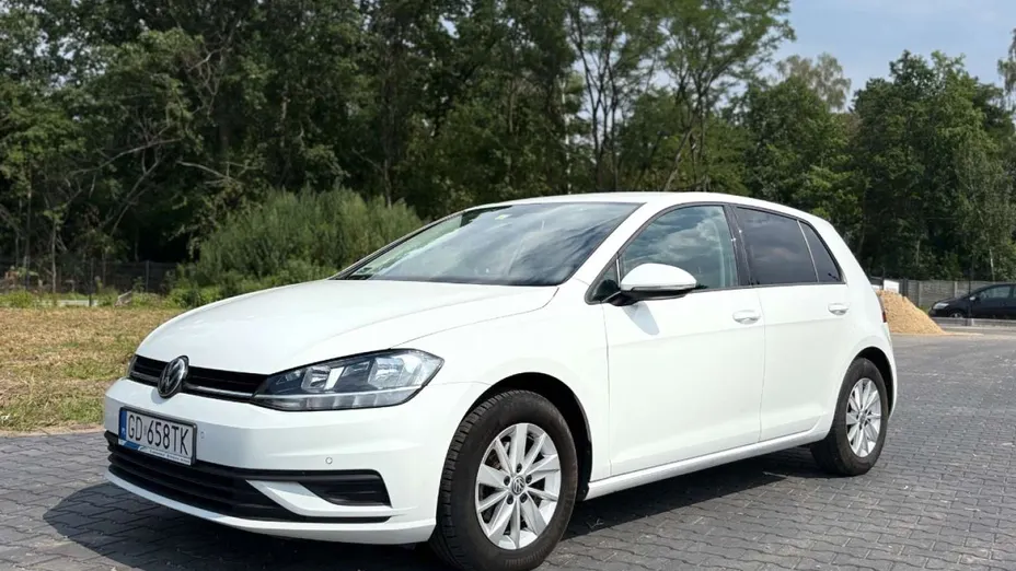 VOLKSWAGEN Golf -