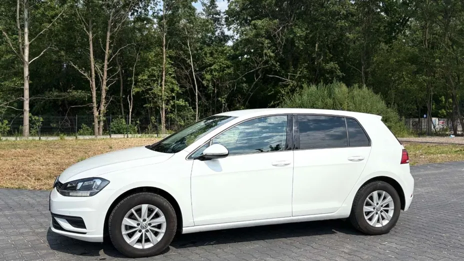 VOLKSWAGEN Golf -
