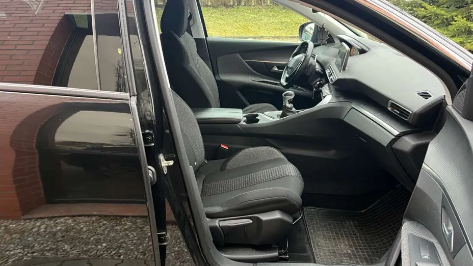 PEUGEOT 3008 -